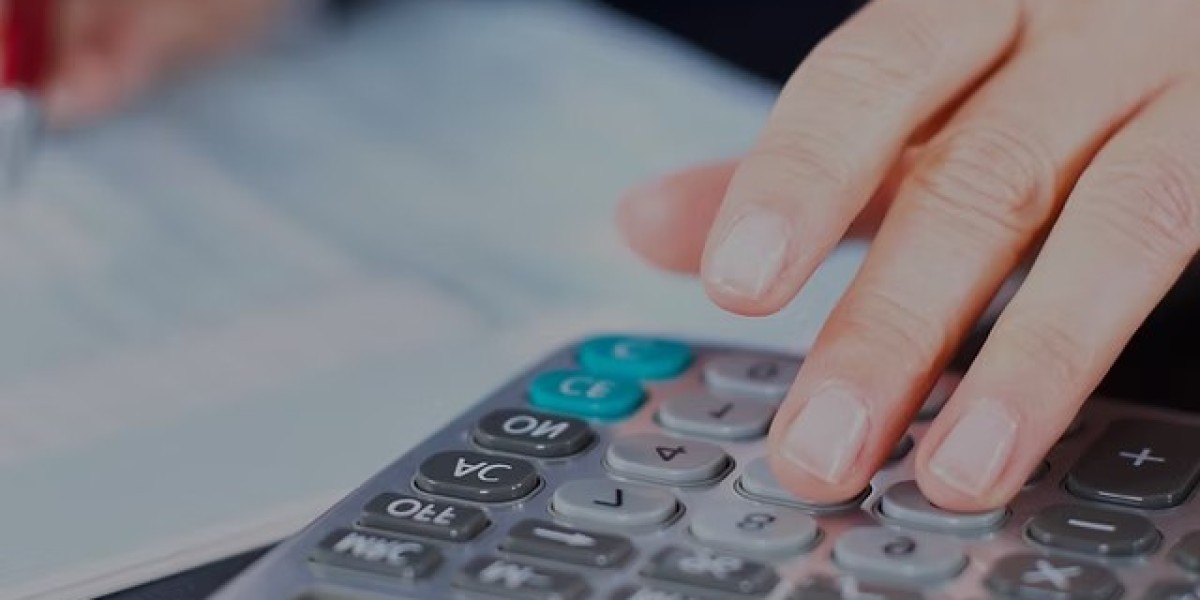 How do contractor tax accountants in the UK handle tax for part-time contractors?