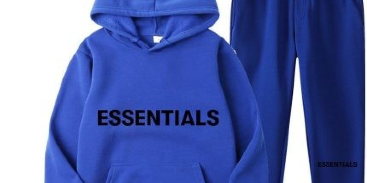 Essential Hoodie: The Ultimate Comfort for Every Season and Style